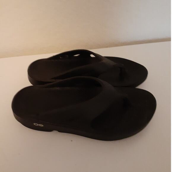 OOFOS Ooriginal Black Recovery Flip Flop Sandals Mens 7 Women's 9 GREAT cond. - Picture 1 of 7